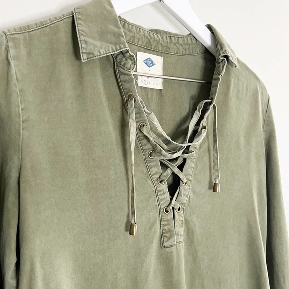 Sadie Robertson Lace Up Blouse (size small) - Picture 3 of 7